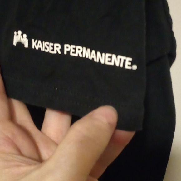 Unisex "Roar With Us, Opening Night * 2022-2023" Short Sleeve Shirt - Size Large - Picture 4 of 7